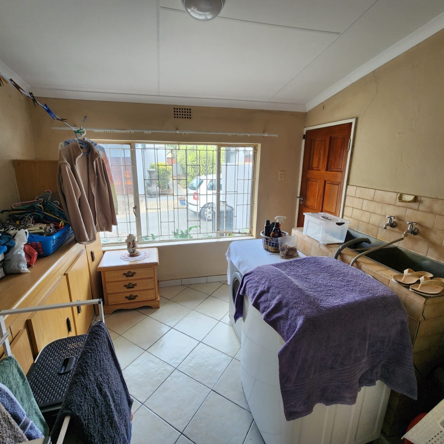 4 Bedroom Property for Sale in General Albertspark Gauteng