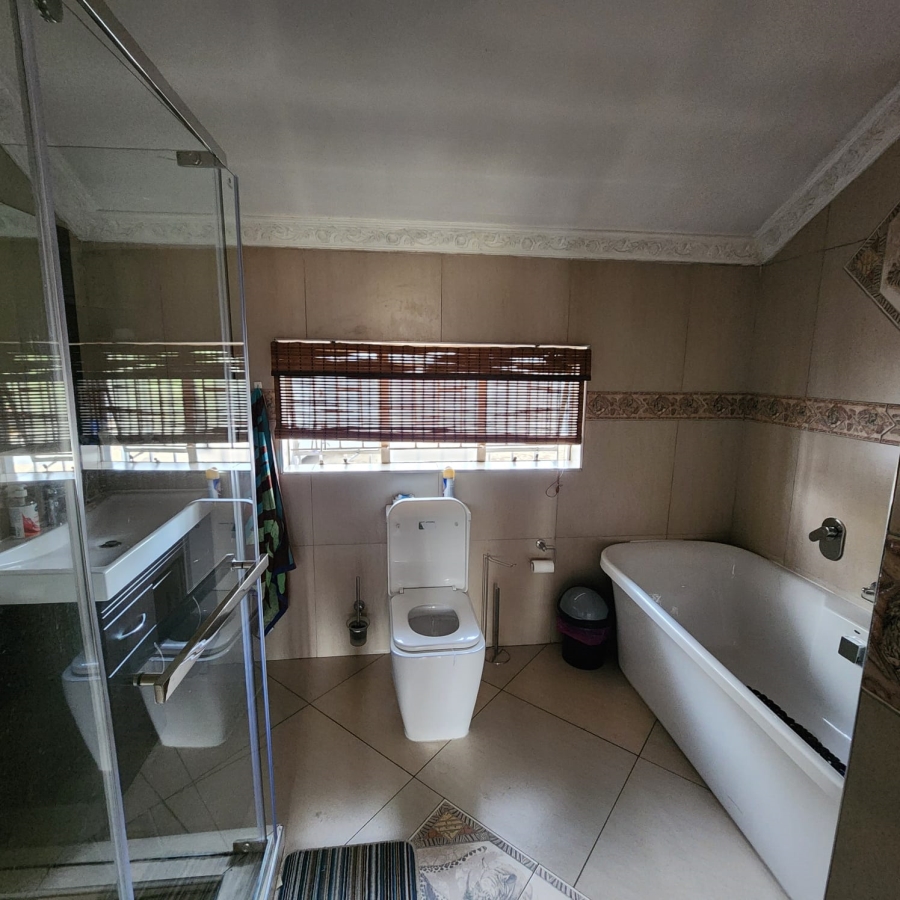 4 Bedroom Property for Sale in General Albertspark Gauteng