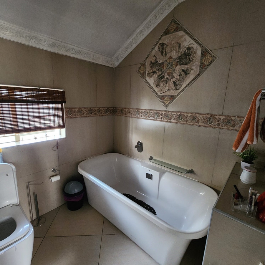 4 Bedroom Property for Sale in General Albertspark Gauteng