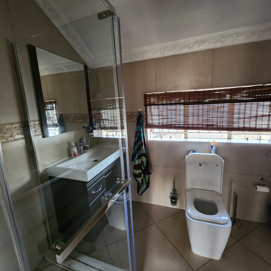 4 Bedroom Property for Sale in General Albertspark Gauteng