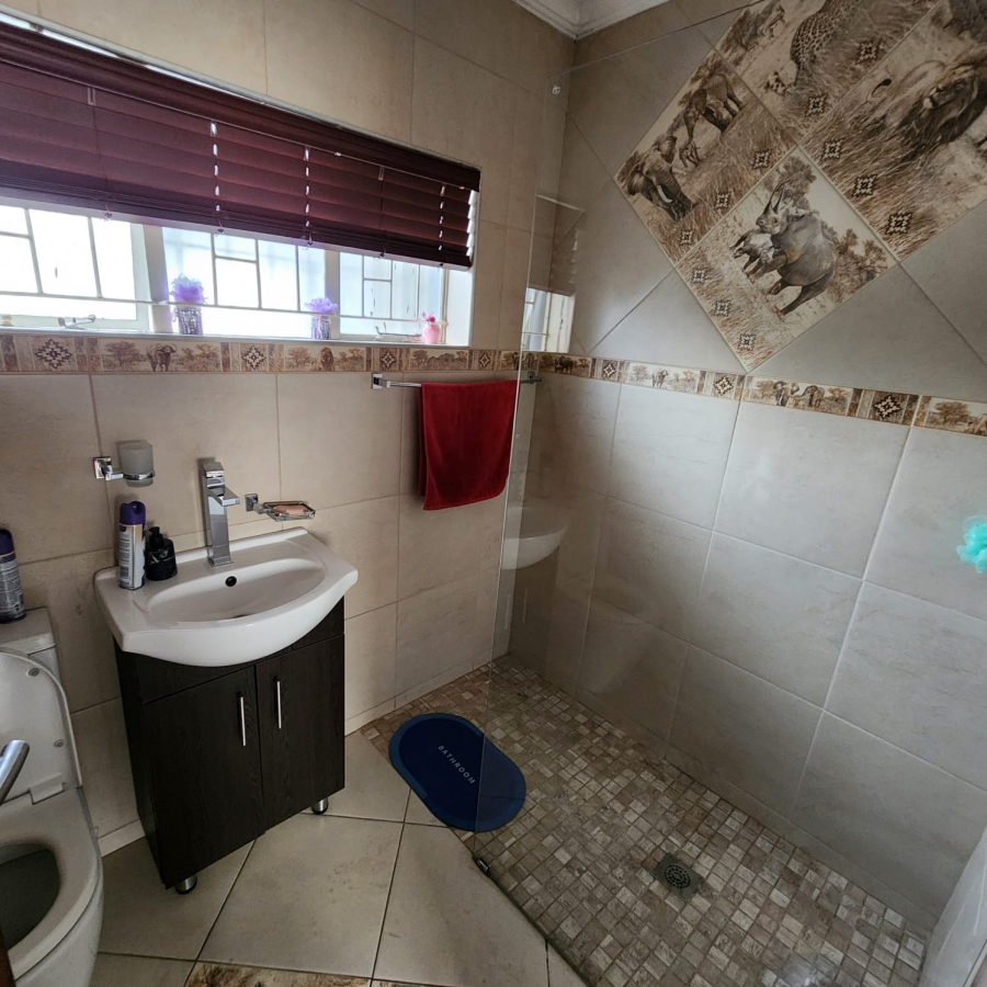 4 Bedroom Property for Sale in General Albertspark Gauteng