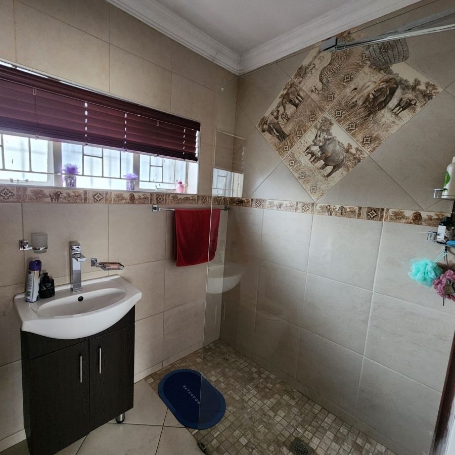 4 Bedroom Property for Sale in General Albertspark Gauteng