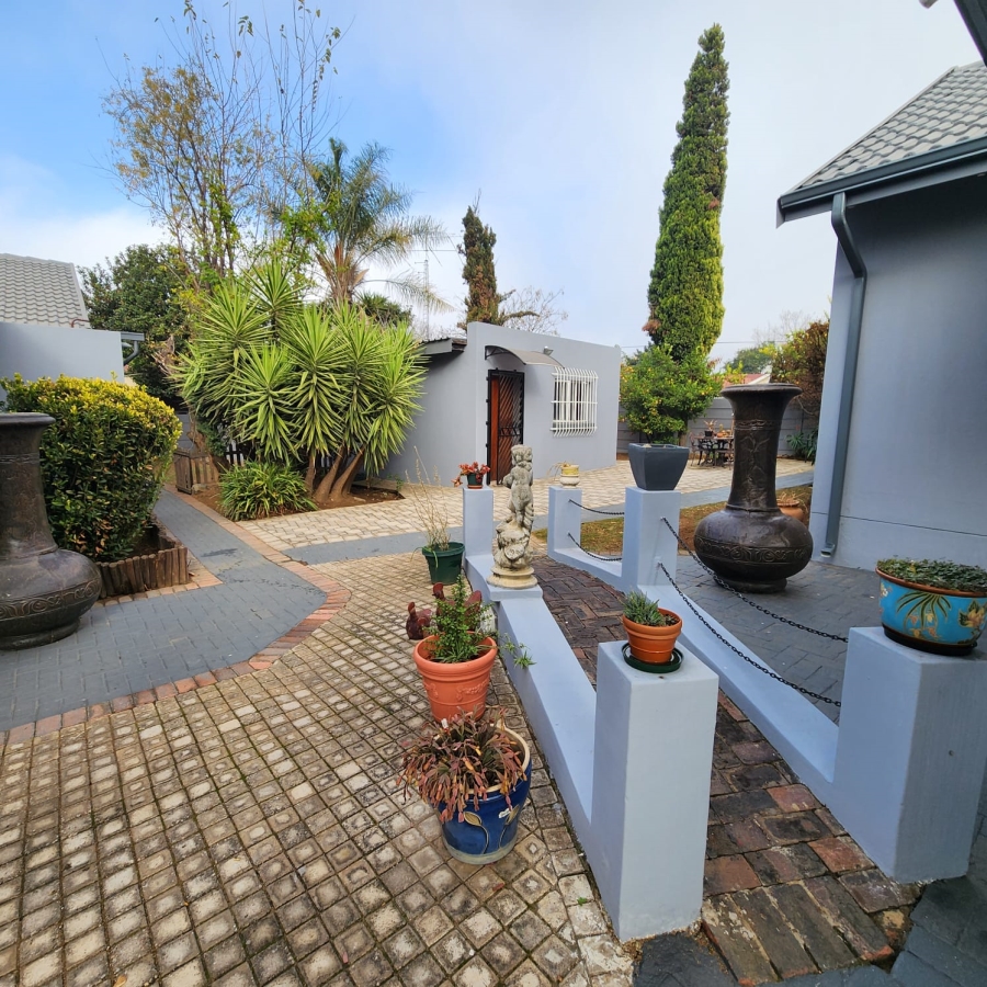 4 Bedroom Property for Sale in General Albertspark Gauteng