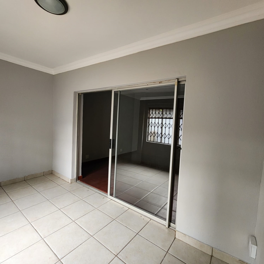 4 Bedroom Property for Sale in General Albertspark Gauteng