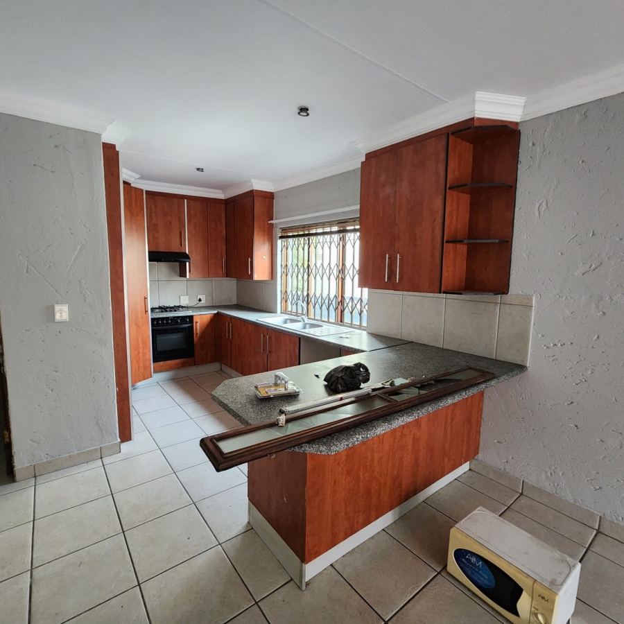 4 Bedroom Property for Sale in General Albertspark Gauteng