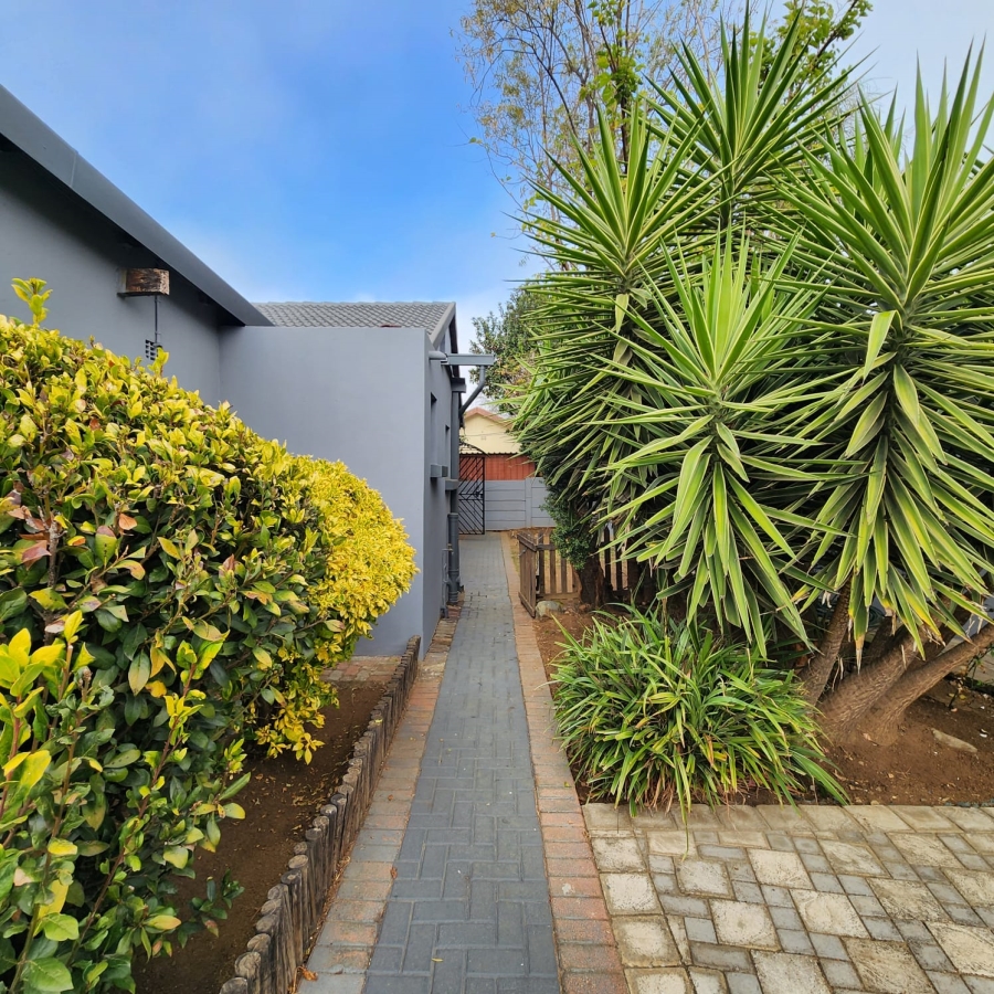 4 Bedroom Property for Sale in General Albertspark Gauteng