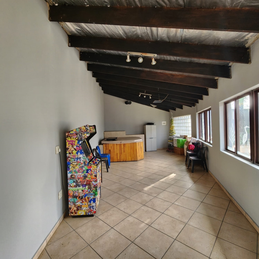 4 Bedroom Property for Sale in General Albertspark Gauteng