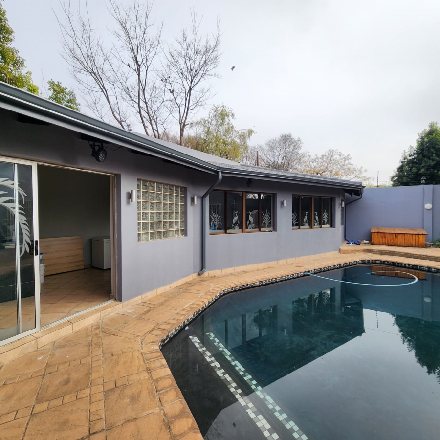 4 Bedroom Property for Sale in General Albertspark Gauteng