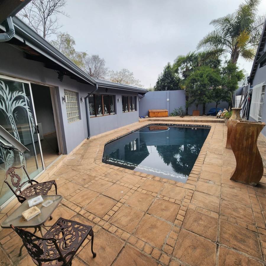 4 Bedroom Property for Sale in General Albertspark Gauteng