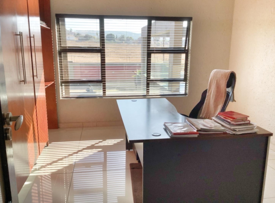 6 Bedroom Property for Sale in Liefde en Vrede Gauteng
