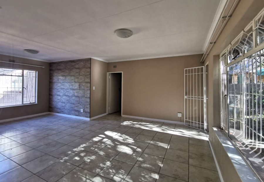 3 Bedroom Property for Sale in Mulbarton Gauteng