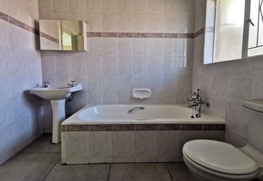 3 Bedroom Property for Sale in Mulbarton Gauteng