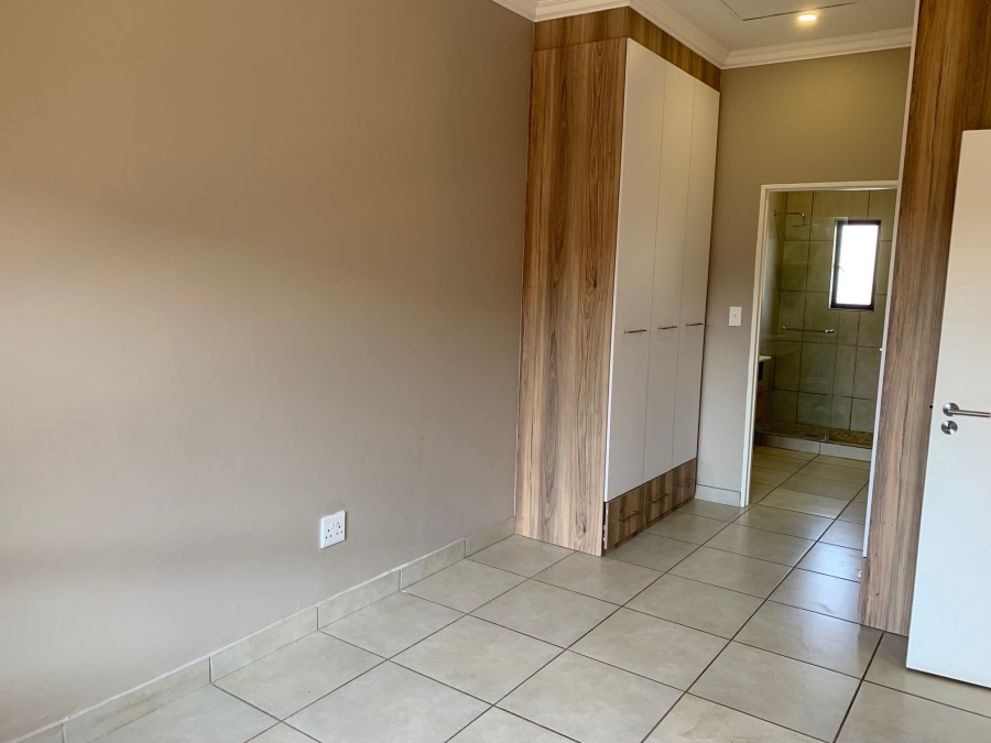 To Let 2 Bedroom Property for Rent in Six Fountains Estate Gauteng