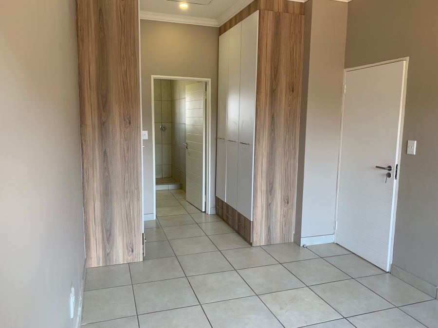 To Let 2 Bedroom Property for Rent in Six Fountains Estate Gauteng