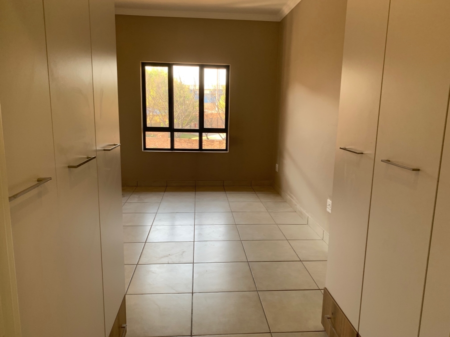 To Let 2 Bedroom Property for Rent in Six Fountains Estate Gauteng