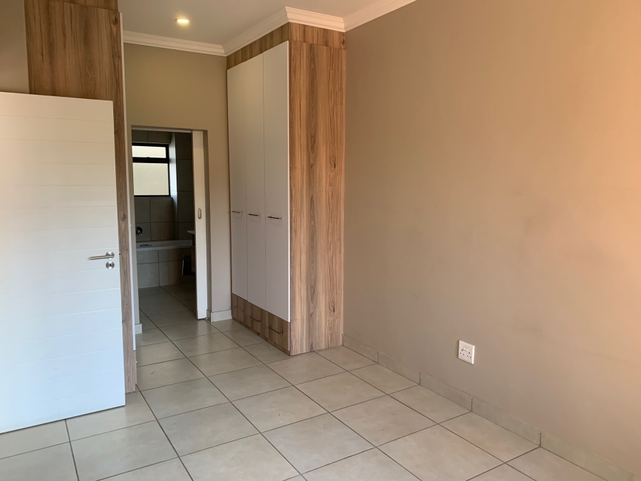 To Let 2 Bedroom Property for Rent in Six Fountains Estate Gauteng