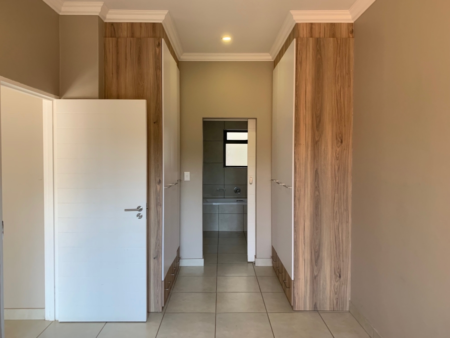 To Let 2 Bedroom Property for Rent in Six Fountains Estate Gauteng