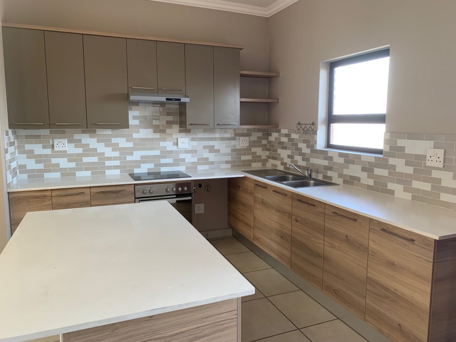 To Let 2 Bedroom Property for Rent in Six Fountains Estate Gauteng