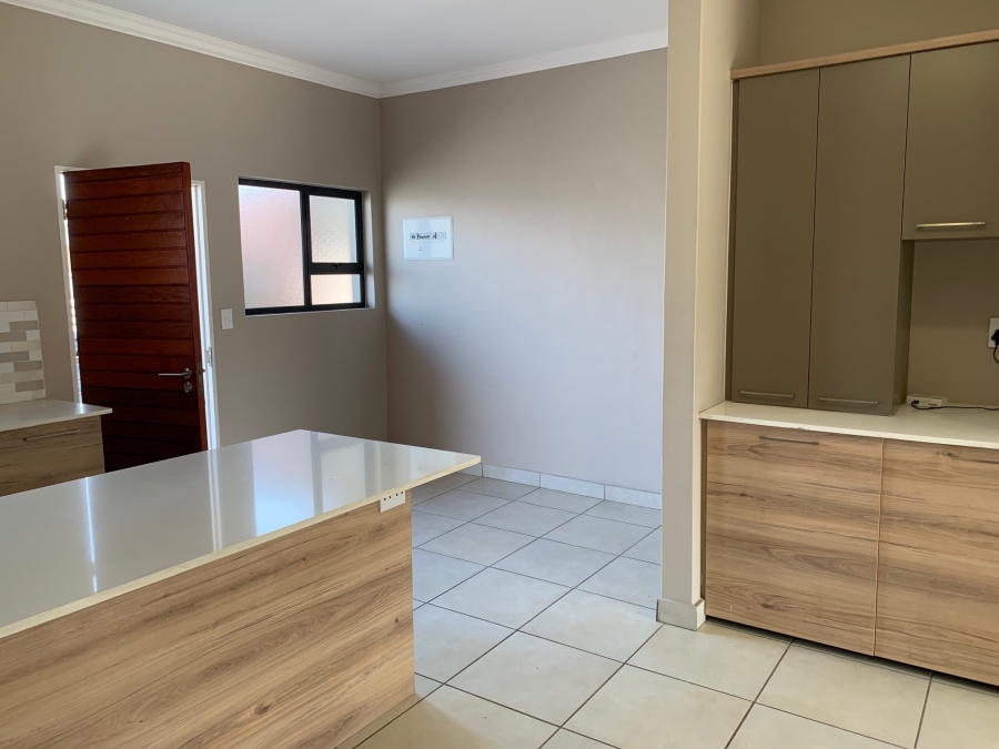 To Let 2 Bedroom Property for Rent in Six Fountains Estate Gauteng