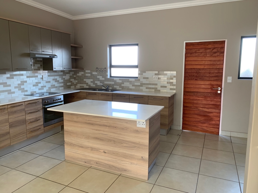 To Let 2 Bedroom Property for Rent in Six Fountains Estate Gauteng