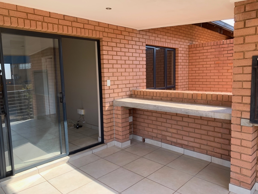 To Let 2 Bedroom Property for Rent in Six Fountains Estate Gauteng