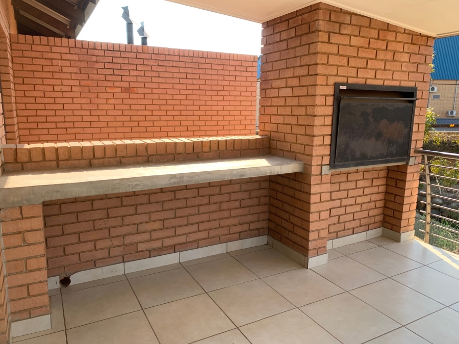 To Let 2 Bedroom Property for Rent in Six Fountains Estate Gauteng