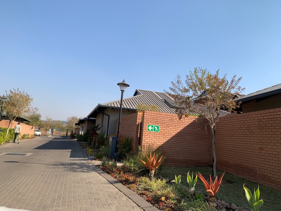 To Let 2 Bedroom Property for Rent in Six Fountains Estate Gauteng