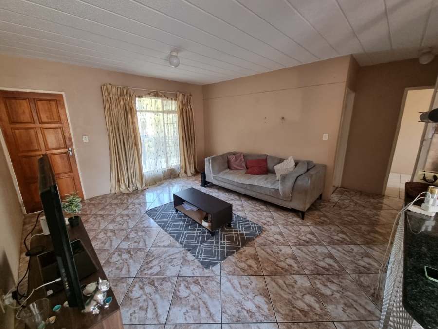 2 Bedroom Property for Sale in Linmeyer Gauteng
