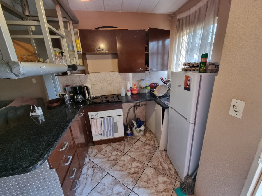 2 Bedroom Property for Sale in Linmeyer Gauteng