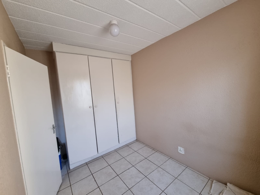 2 Bedroom Property for Sale in Linmeyer Gauteng
