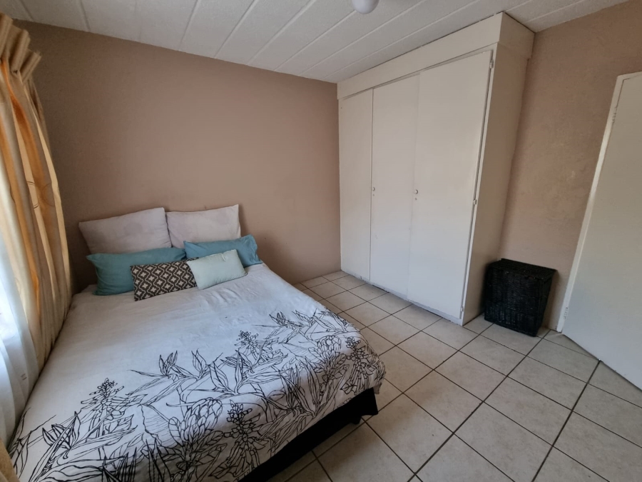 2 Bedroom Property for Sale in Linmeyer Gauteng