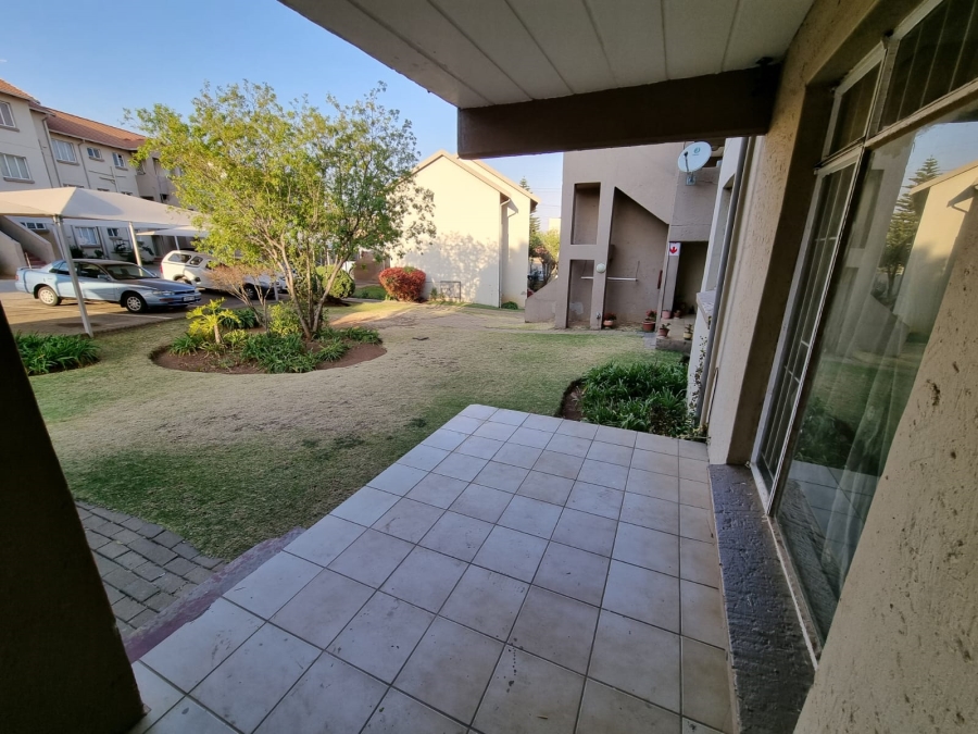 2 Bedroom Property for Sale in Linmeyer Gauteng