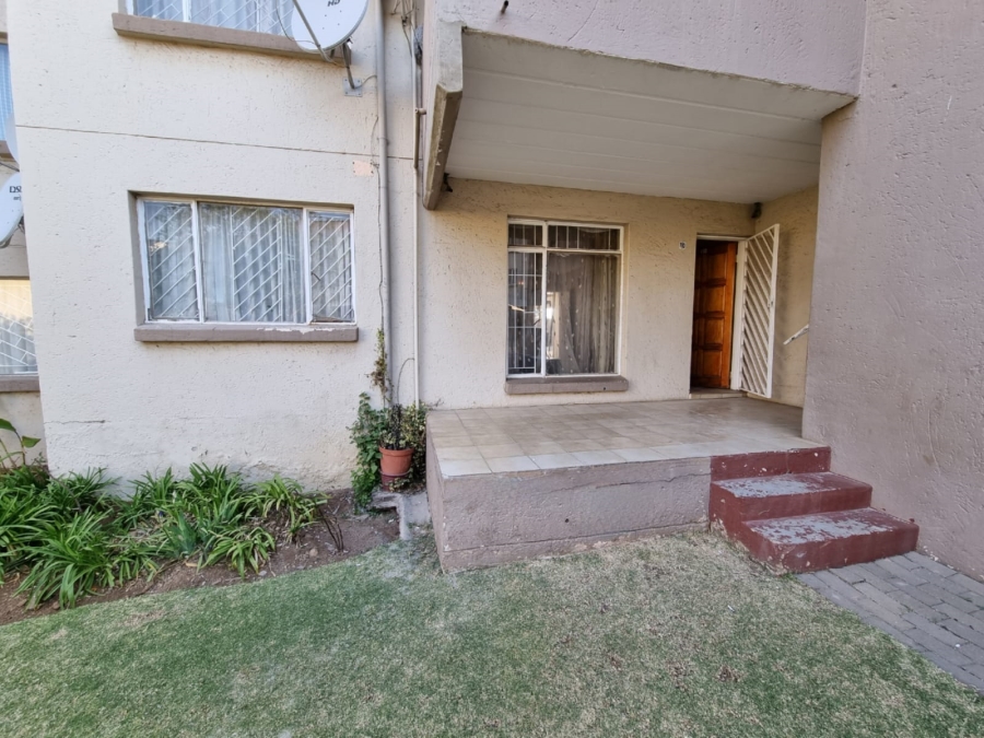2 Bedroom Property for Sale in Linmeyer Gauteng