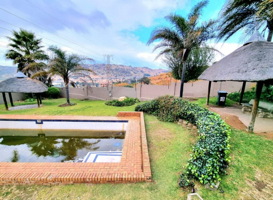2 Bedroom Property for Sale in Linmeyer Gauteng