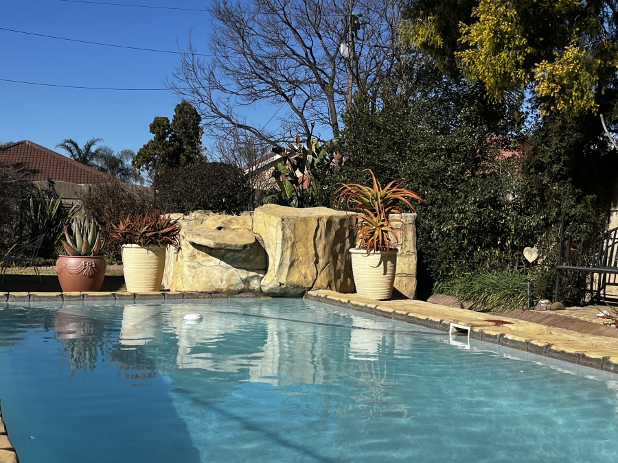 4 Bedroom Property for Sale in Brackenhurst Gauteng