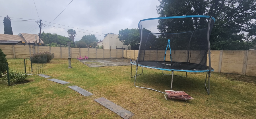 3 Bedroom Property for Sale in Brackenhurst Gauteng