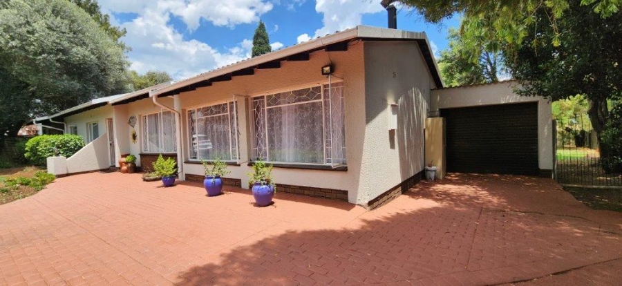 3 Bedroom Property for Sale in Brackenhurst Gauteng