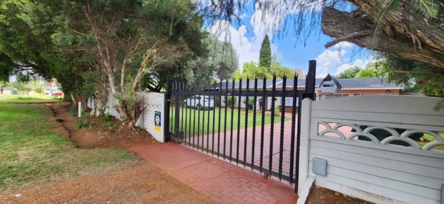 3 Bedroom Property for Sale in Brackenhurst Gauteng