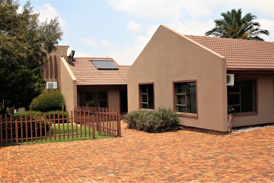 3 Bedroom Property for Sale in Brackenhurst Gauteng