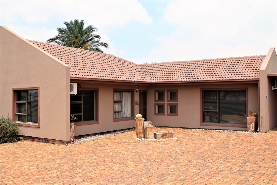 3 Bedroom Property for Sale in Brackenhurst Gauteng