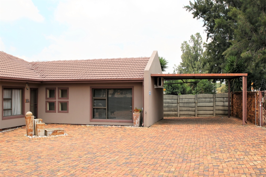 3 Bedroom Property for Sale in Brackenhurst Gauteng