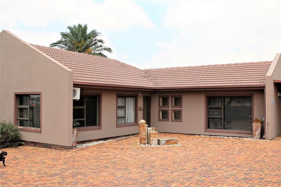 3 Bedroom Property for Sale in Brackenhurst Gauteng