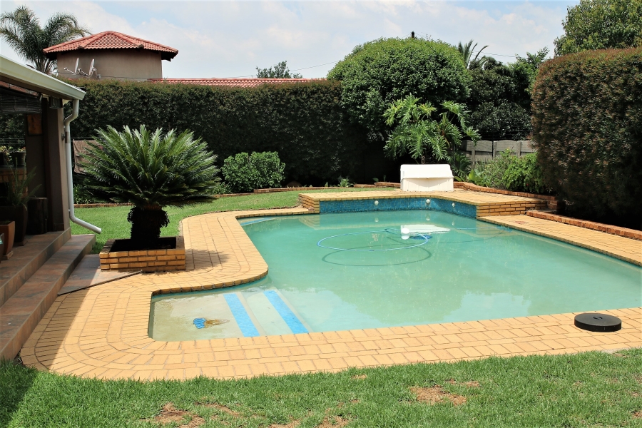 3 Bedroom Property for Sale in Brackenhurst Gauteng