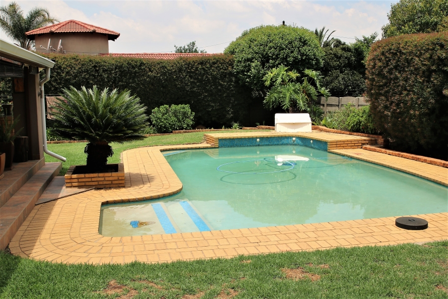 3 Bedroom Property for Sale in Brackenhurst Gauteng