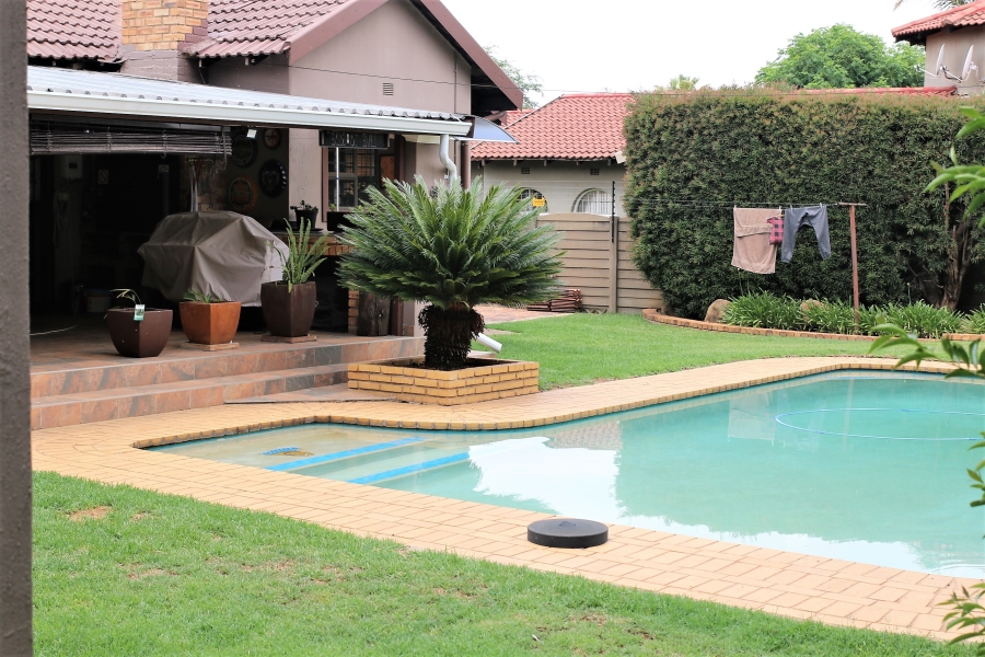 3 Bedroom Property for Sale in Brackenhurst Gauteng