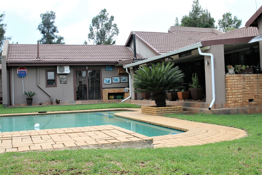 3 Bedroom Property for Sale in Brackenhurst Gauteng