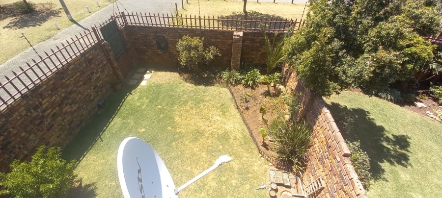 3 Bedroom Property for Sale in Brackenhurst Gauteng