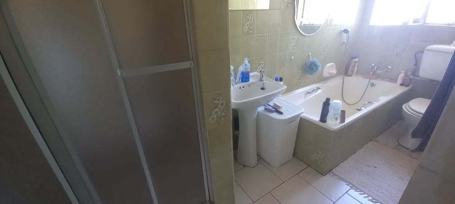 3 Bedroom Property for Sale in Brackenhurst Gauteng