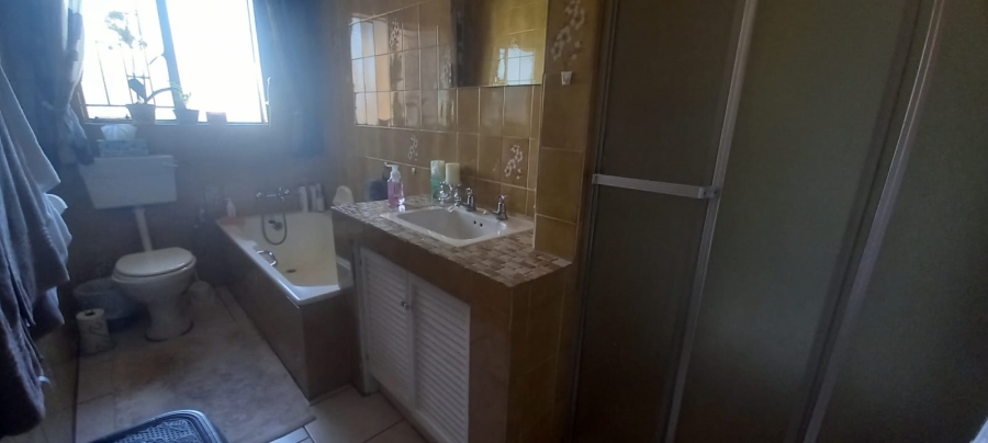 3 Bedroom Property for Sale in Brackenhurst Gauteng