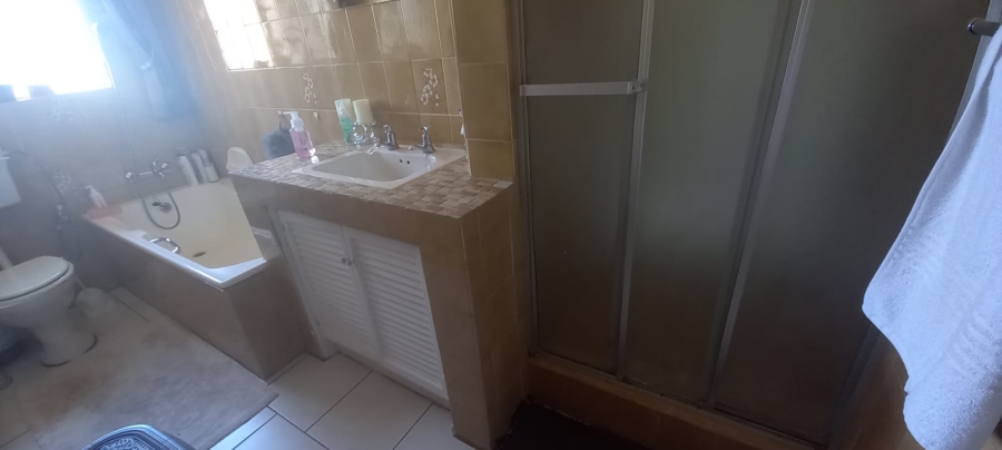 3 Bedroom Property for Sale in Brackenhurst Gauteng